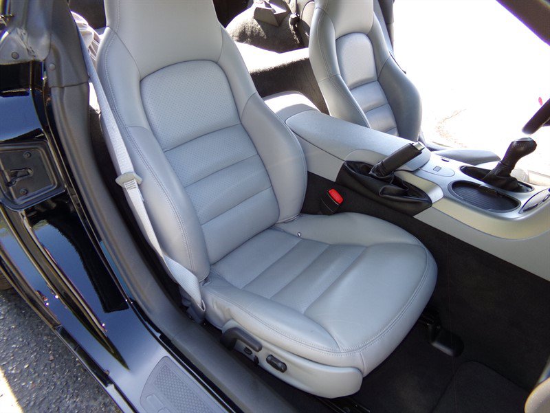 Used 2005 Chevrolet Corvette Coupe w/ Preferred Equipment Group RWD image 21