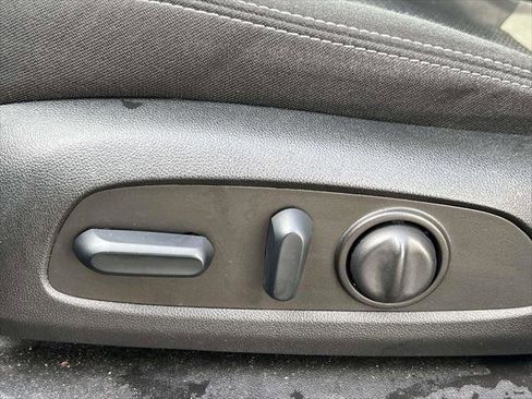 Used 2022 GMC Terrain SLE w/ Driver Convenience Package image 17