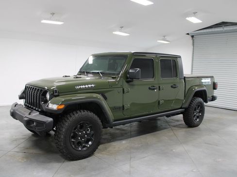 Used 2023 Jeep Gladiator Sport AWD/4WD image 4