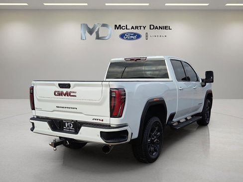 Used 2024 GMC Sierra 2500 AT4 image 5