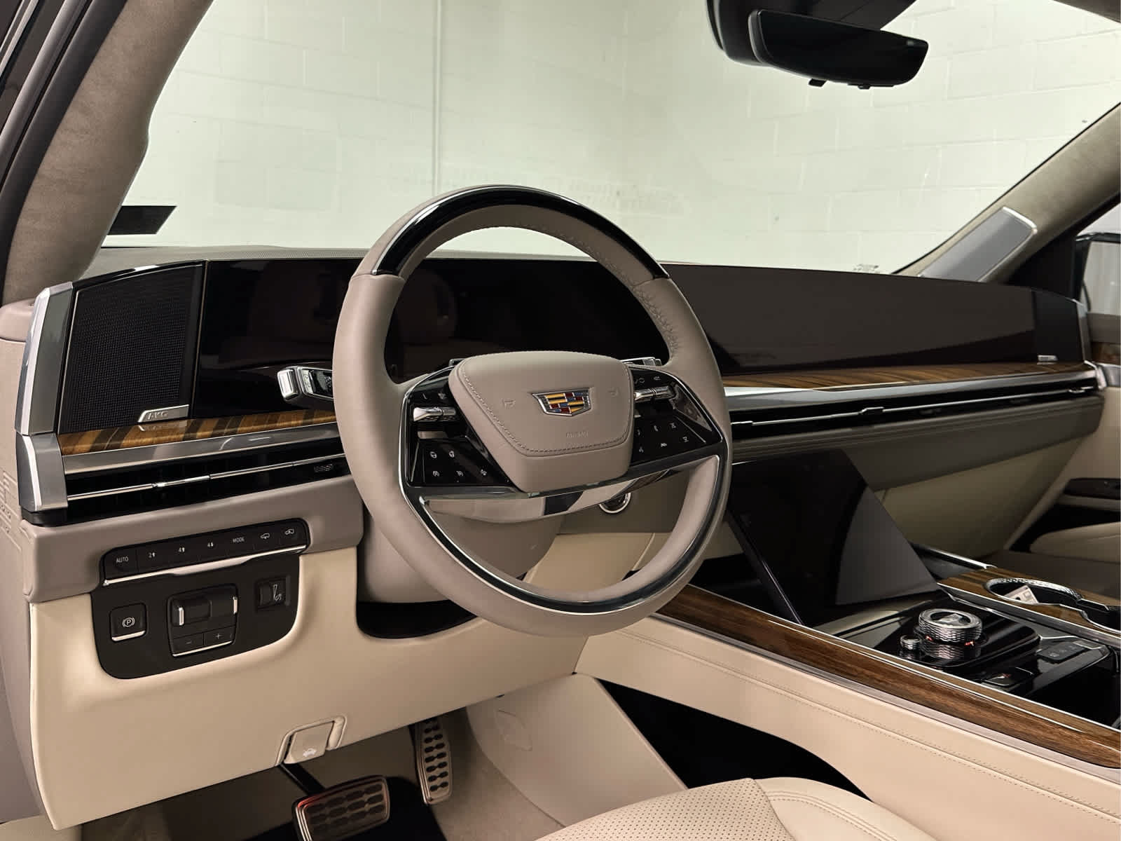 Used 2026 Cadillac Escalade Platinum Sport w/ LPO, ONYX Package AWD/4WD image 10