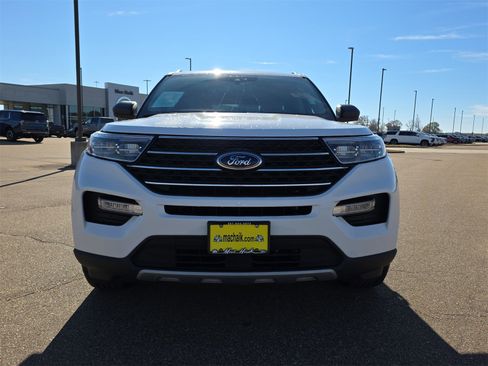 Used 2022 Ford Explorer XLT w/ Equipment Group 202A image 3