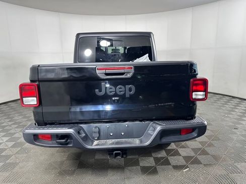 Used 2022 Jeep Gladiator Sport image 4