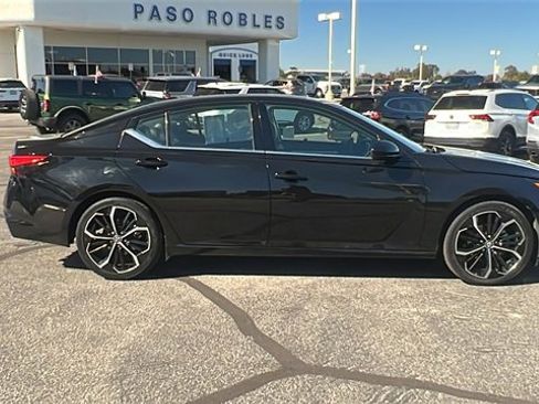 Used 2023 Nissan Altima 2.5 SR image 2