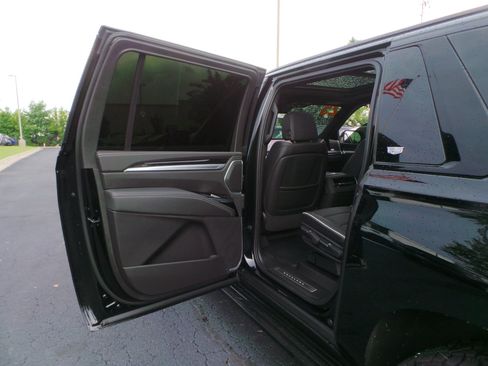 Used 2025 Cadillac Escalade ESV Sport AWD/4WD image 35