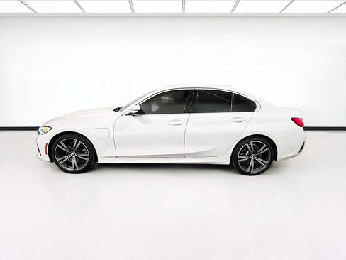 Used 2021 BMW 330e w/ Convenience Package image 23