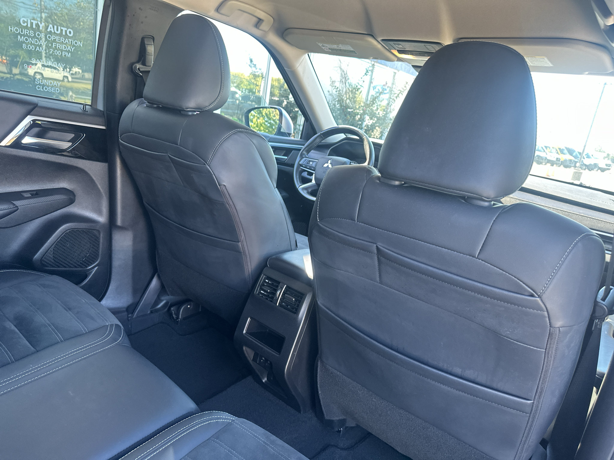 Used 2024 Mitsubishi Outlander SE FWD image 14