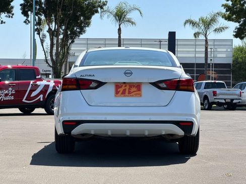 Used 2025 Nissan Altima 2.5 SV FWD image 4