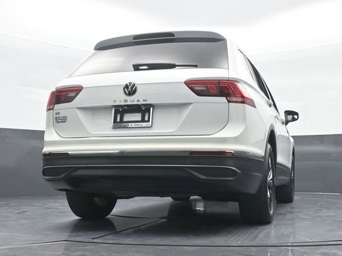 Used 2022 Volkswagen Tiguan SE image 60