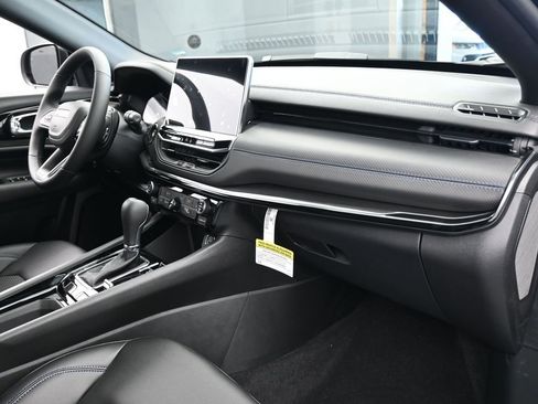 New 2026 Jeep Compass Latitude image 39