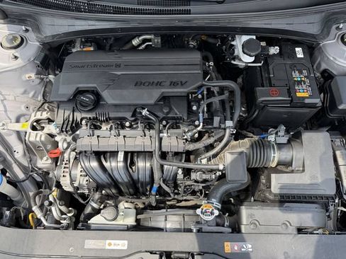 Used 2024 Hyundai Elantra Limited FWD image 38