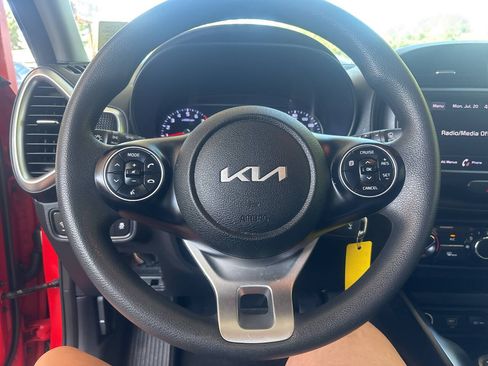 Used 2022 Kia Soul LX FWD image 10