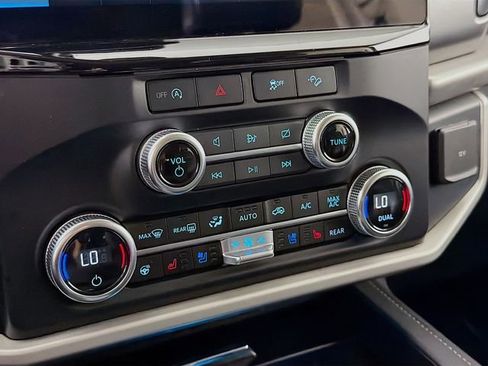 Used 2024 Ford Expedition Max XLT image 17