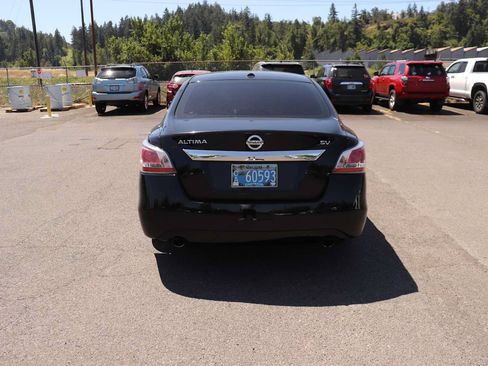 Used 2015 Nissan Altima 2.5 SV w/ Convenience Package FWD image 6