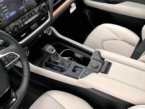 Used 2026 Toyota Grand Highlander Limited image 14