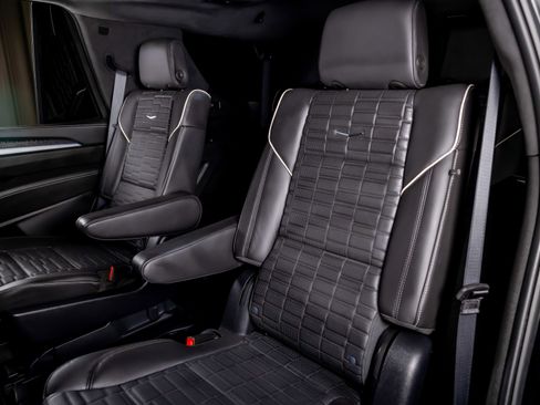 Used 2025 Cadillac Escalade V w/ LPO, ONYX Package image 25