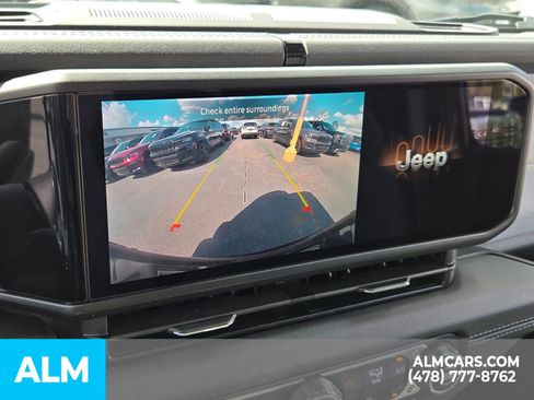 Used 2025 Jeep Wrangler Unlimited Sahara AWD/4WD image 24