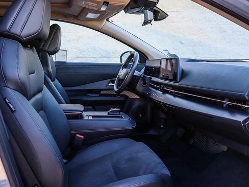 Used 2025 Nissan Ariya AWD image 16