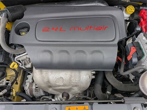 Used 2018 Jeep Renegade Latitude w/ Cold Weather Group image 28