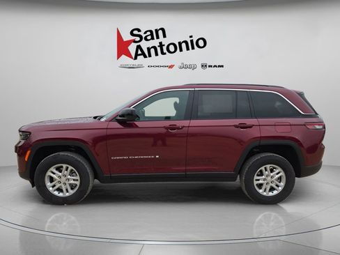 New 2025 Jeep Grand Cherokee Laredo RWD image 5