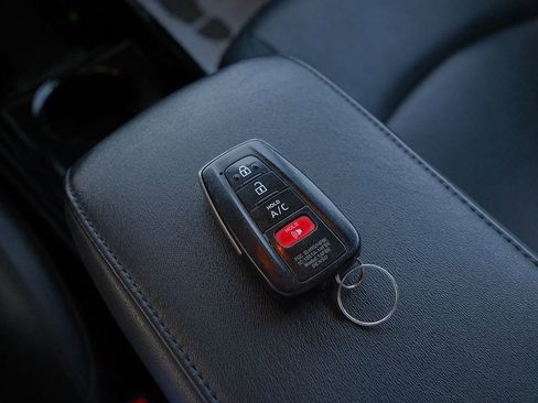 Used 2017 Toyota Prius Prime Premium FWD image 8