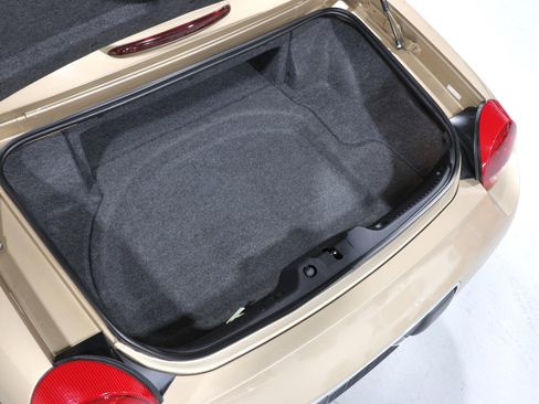 Used 2005 Ford Thunderbird image 93