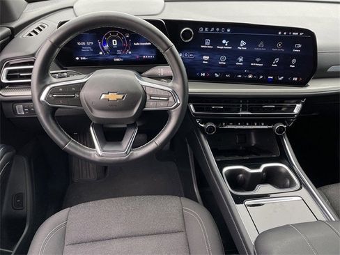 Used 2024 Chevrolet Traverse LT image 11