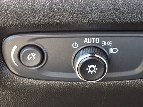 Used 2022 Chevrolet Traverse LT AWD/4WD image 23