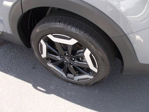 Used 2023 Kia Telluride EX w/ EX Captain's Chair Package image 11