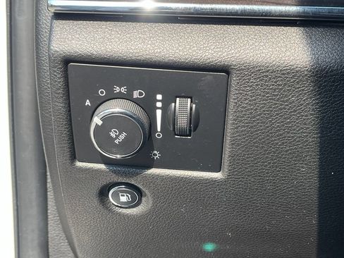 Used 2018 Jeep Grand Cherokee Overland AWD/4WD image 36