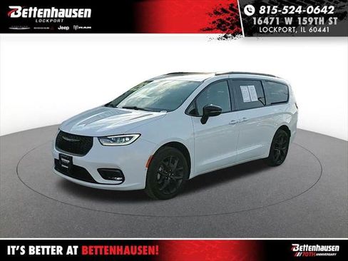 Certified 2025 Chrysler Pacifica Limited image 1