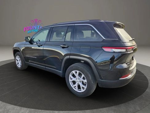 Used 2022 Jeep Grand Cherokee Limited image 3