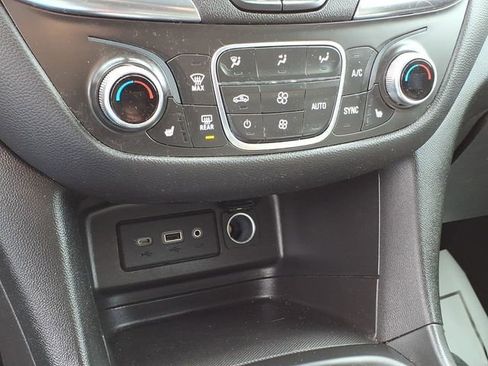 Used 2022 Chevrolet Equinox LT image 18