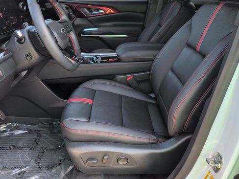 Certified 2026 Chevrolet Traverse RS w/ LPO, Floor Liner Package FWD image 3