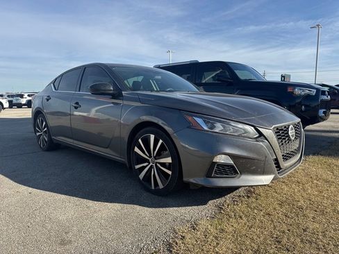 Used 2021 Nissan Altima 2.5 SR w/ SR Premium Package image 3