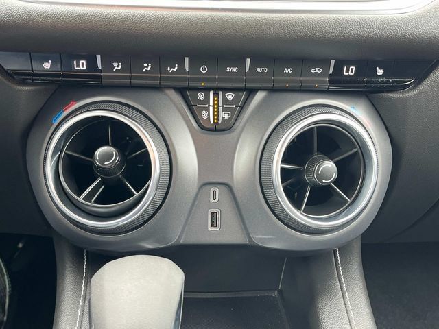 Used 2025 Chevrolet Blazer LT FWD image 32