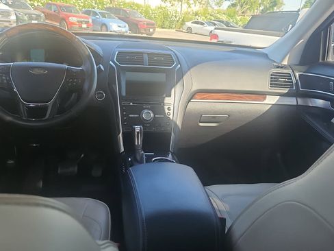 Used 2017 Ford Explorer Platinum AWD/4WD image 11