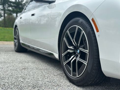 Certified 2024 BMW 760i xDrive w/ Executive Package image 9