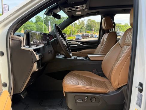 Used 2023 Cadillac Escalade ESV Premium Luxury AWD/4WD image 25