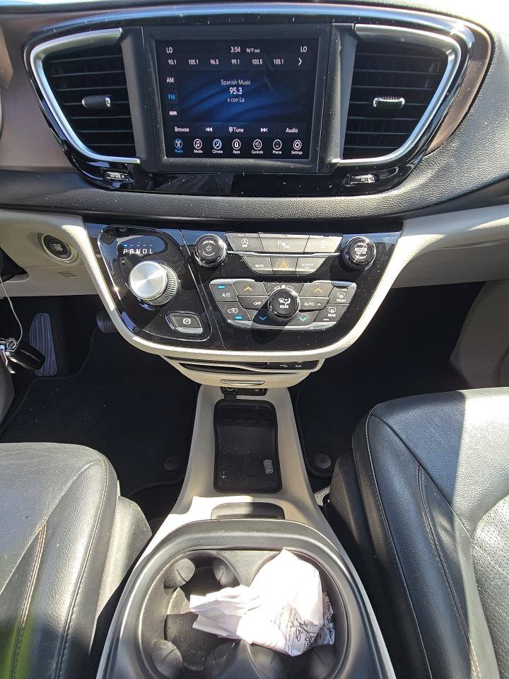 Used 2019 Chrysler Pacifica Touring-L FWD image 13