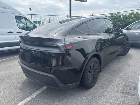Used 2026 Tesla Model Y 2WD image 4