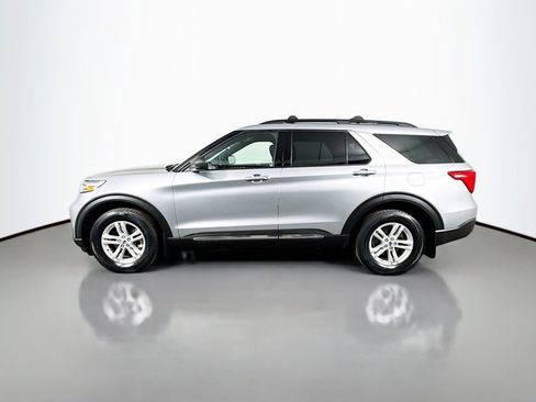 Used 2020 Ford Explorer XLT w/ Comfort Package AWD/4WD image 2