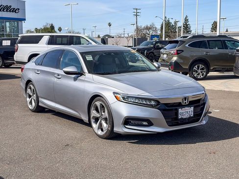 Used 2018 Honda Accord Touring image 5