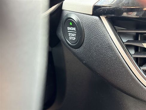 Used 2020 Ford Escape SE image 16