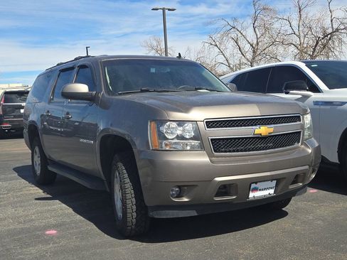 Used 2012 Chevrolet Suburban LS image 3