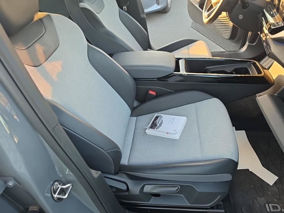 Certified 2023 Volkswagen ID.4 Pro AWD/4WD image 4