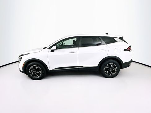 Used 2025 Kia Sportage LX image 4