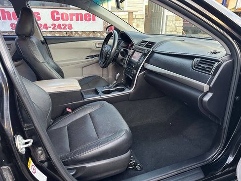Used 2016 Toyota Camry SE image 17