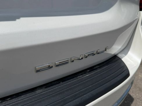 Used 2021 GMC Yukon XL Denali w/ Denali Ultimate Package AWD/4WD image 9