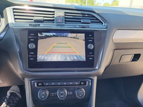 Used 2018 Volkswagen Tiguan SE image 29